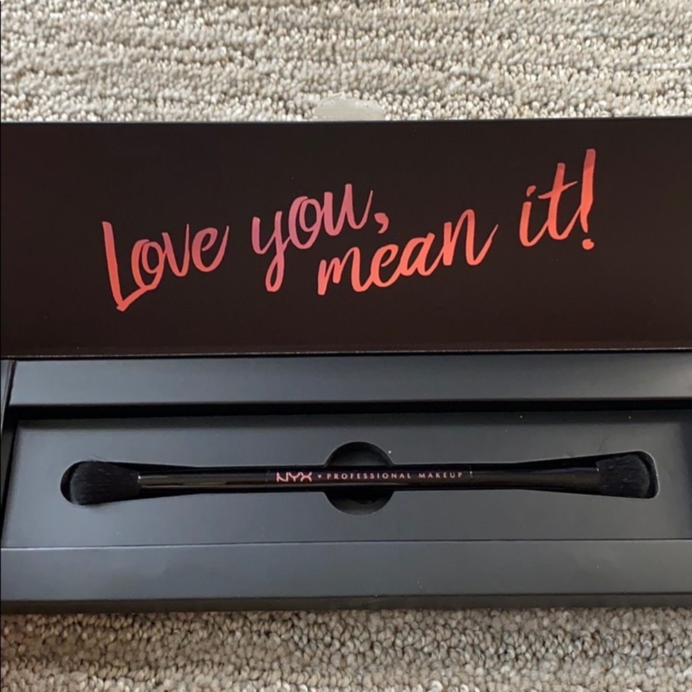 NYX makeup brush